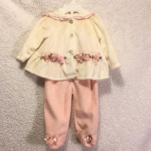Baby girls 2 pc outfit 6 mo